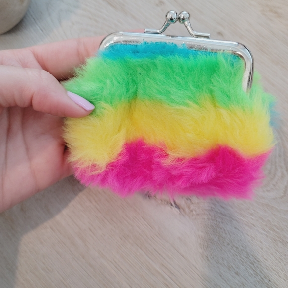 💕 NWOT Vegan Fur Colorful Coin Wallet Pouch - Picture 9 of 10